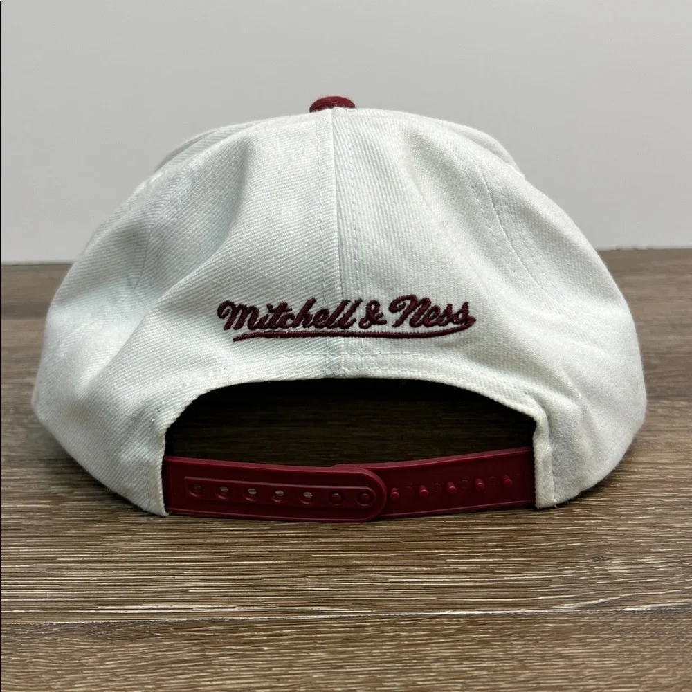 Mitchell & Ness Cleveland Cavaliers Snapback NBA Hardwood Classics Vintage Logo